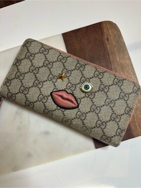 Gucci GG Supreme Monogram Face Zip Up Wallet